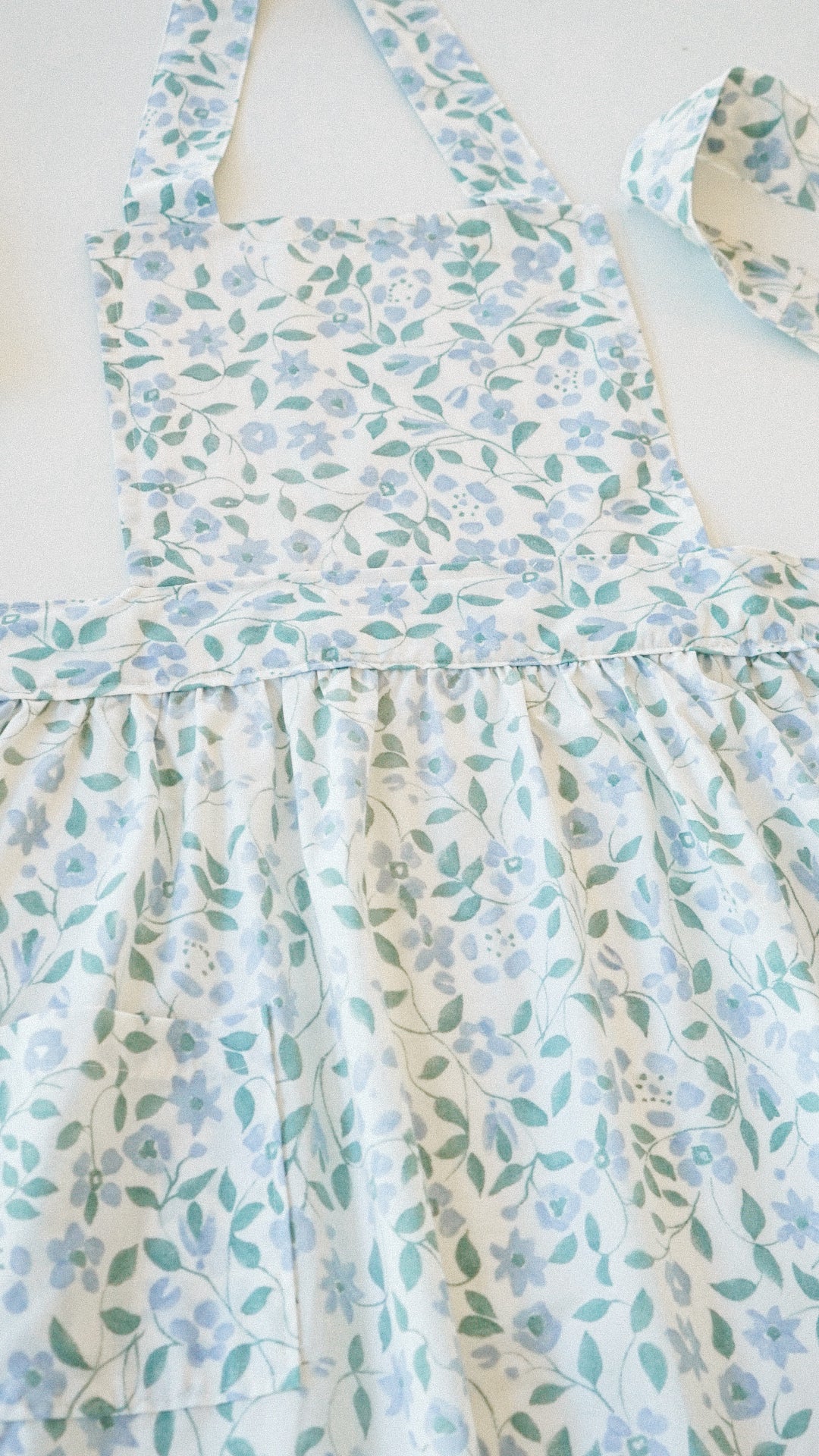 THE HOMEMAKERS APRON