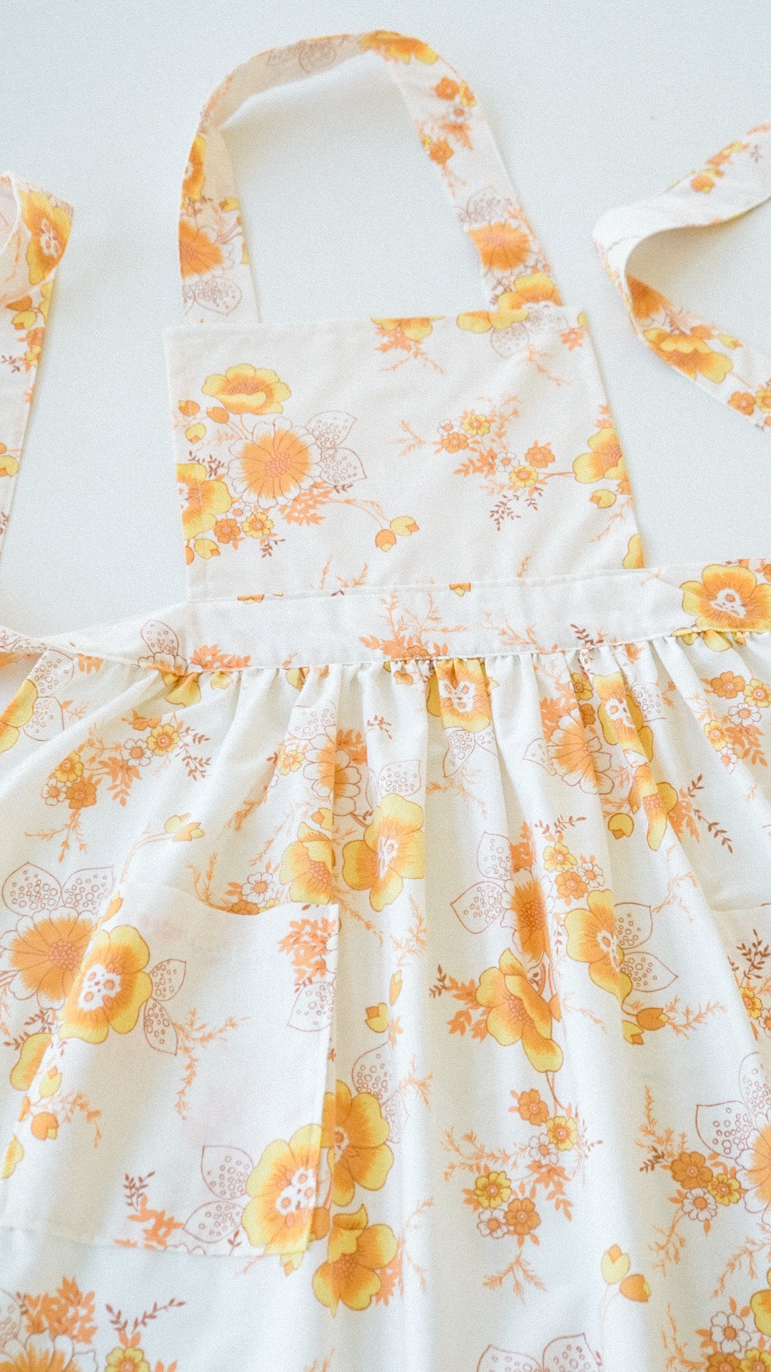 THE HOMEMAKERS APRON