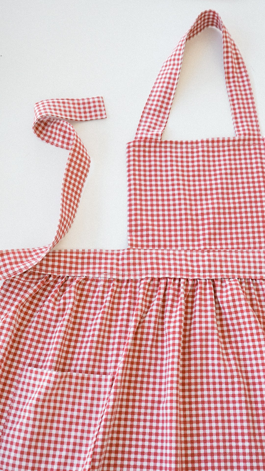 THE HOMEMAKERS APRON