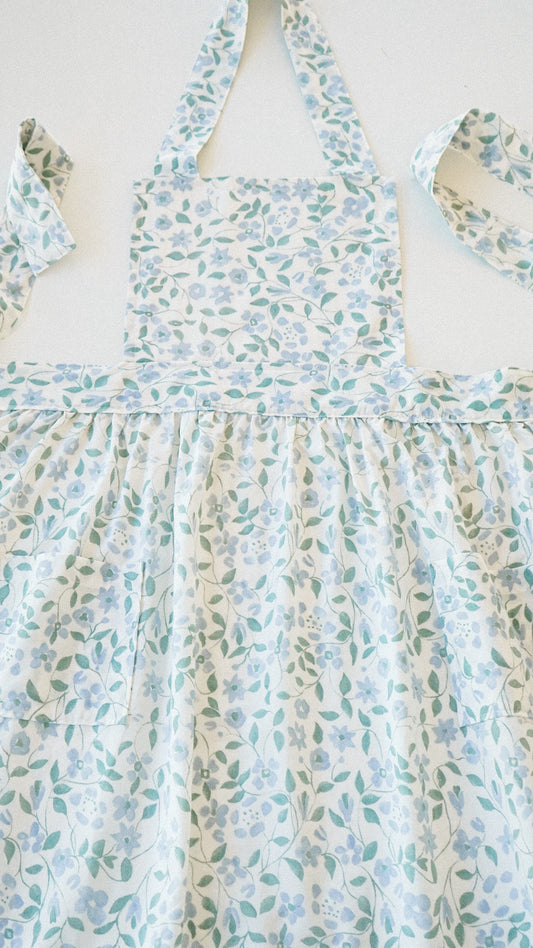 THE HOMEMAKERS APRON